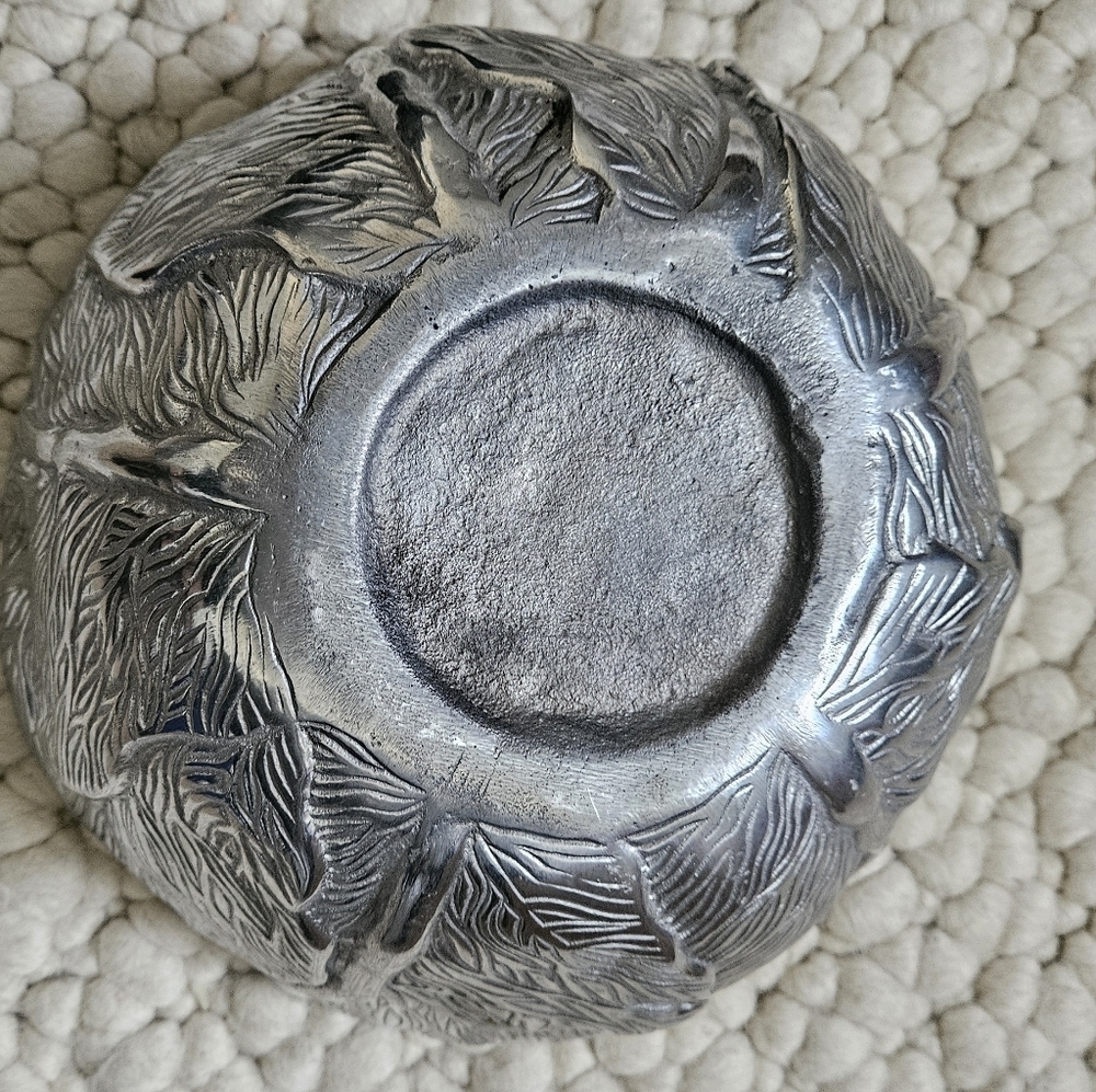 Pewter Lettuce Leaf Bowl - Picture 2 of 2
